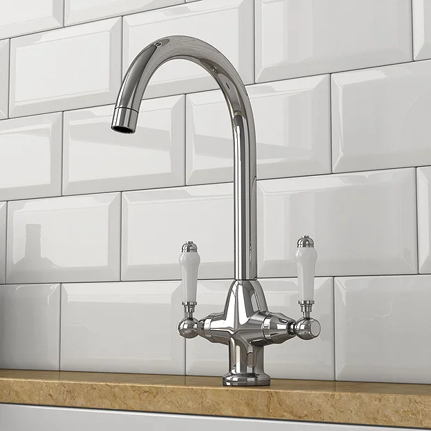 Dual-Lever Traditional Kitchen Tap 3 Dual-Lever Traditional Kitchen Tap